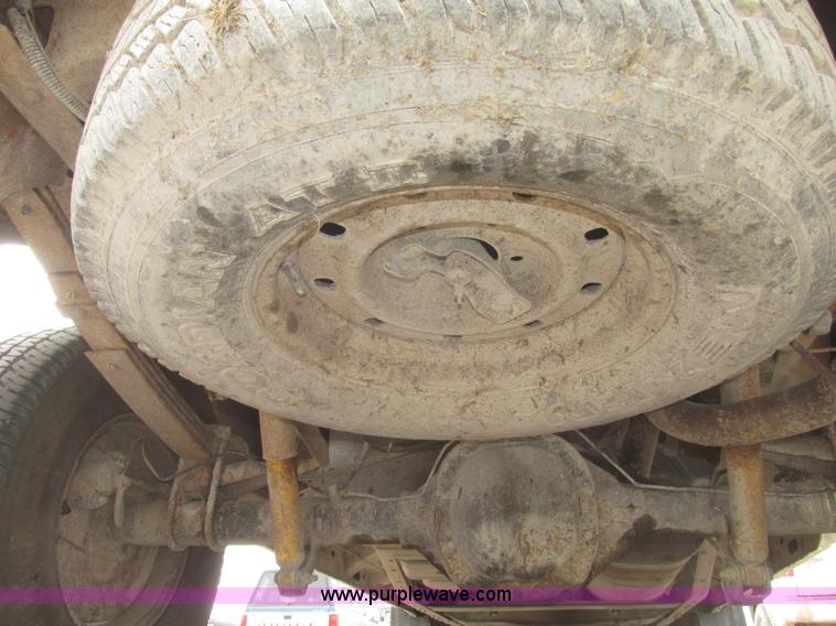 image for item H4706 2004 Ford F150 XL SuperCab pickup truck