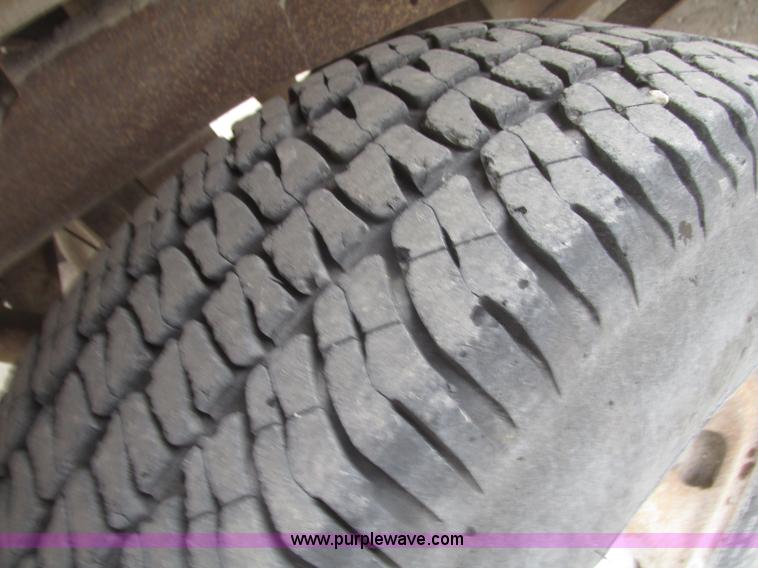 image for item H4706 2004 Ford F150 XL SuperCab pickup truck