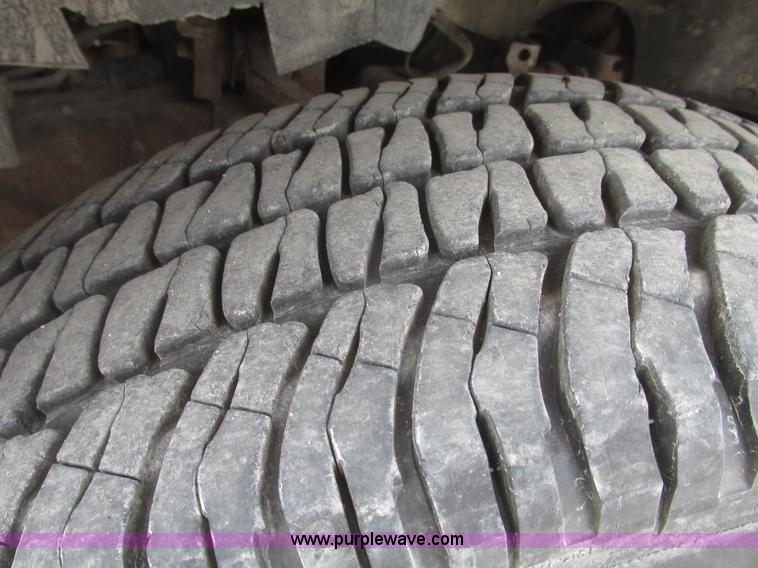 image for item H4706 2004 Ford F150 XL SuperCab pickup truck