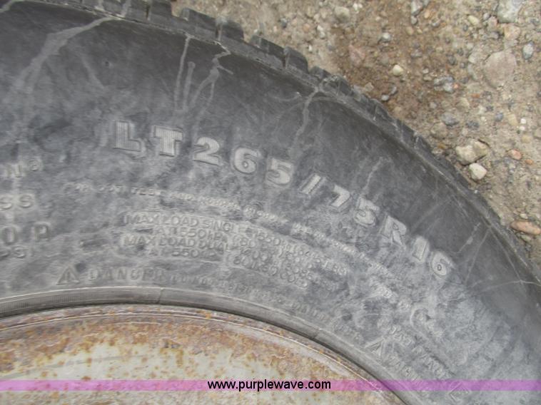 image for item H4706 2004 Ford F150 XL SuperCab pickup truck