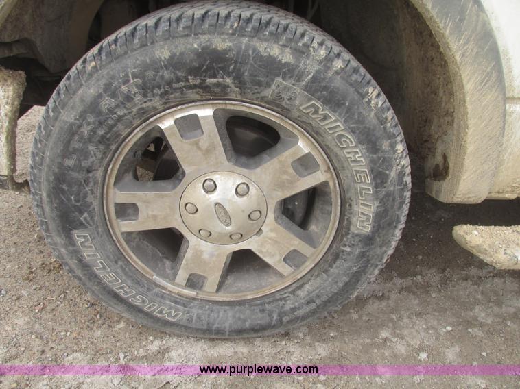 image for item H4711 2007 Ford F150 FX4 SuperCab pickup truck