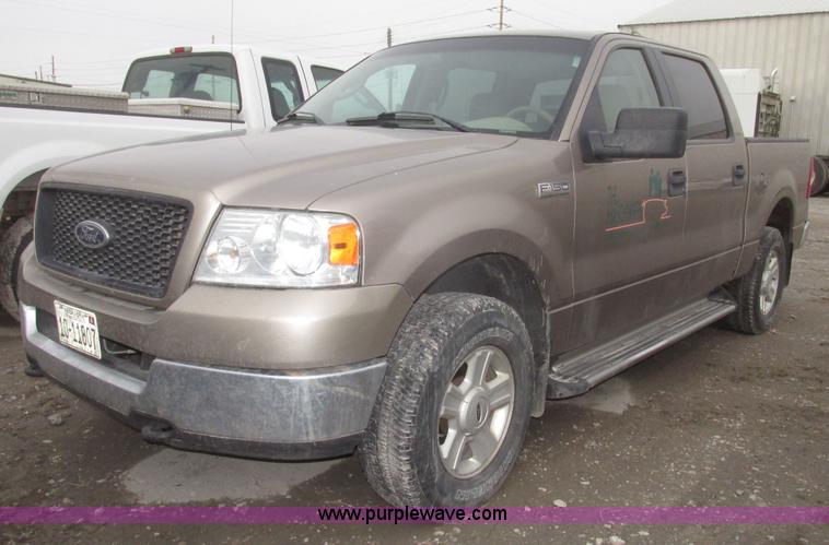 image for item H4713 2005 Ford F150 XLT SuperCrew pickup truck