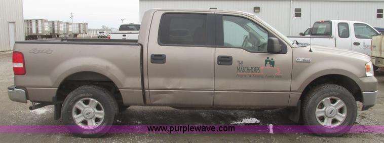 image for item H4713 2005 Ford F150 XLT SuperCrew pickup truck