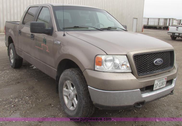 image for item H4713 2005 Ford F150 XLT SuperCrew pickup truck