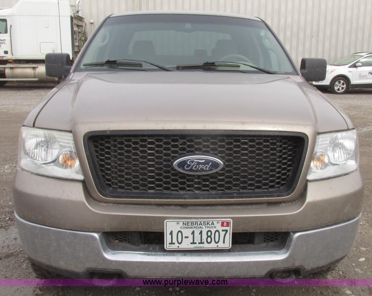 image for item H4713 2005 Ford F150 XLT SuperCrew pickup truck