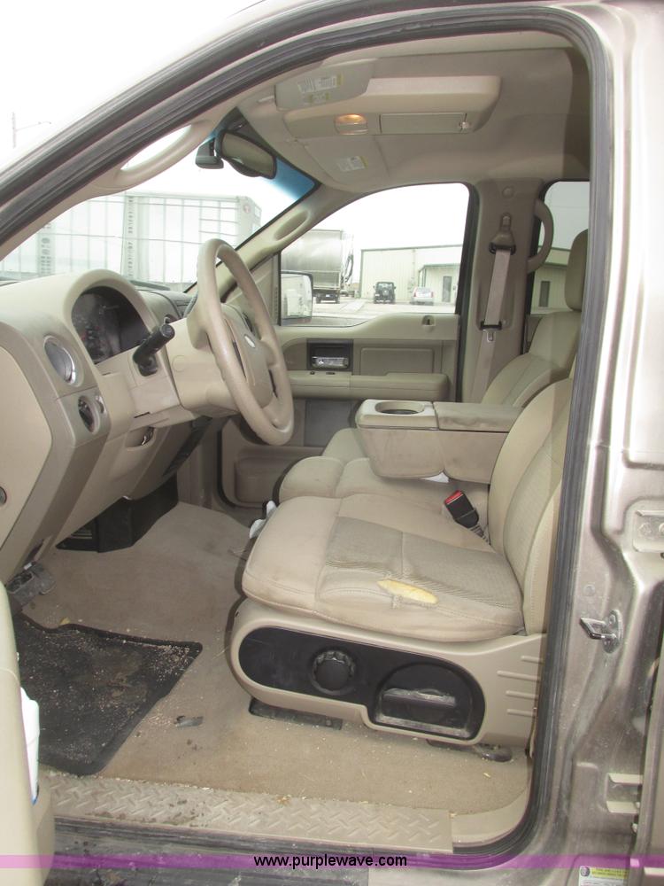 image for item H4713 2005 Ford F150 XLT SuperCrew pickup truck