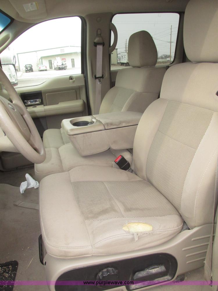 image for item H4713 2005 Ford F150 XLT SuperCrew pickup truck