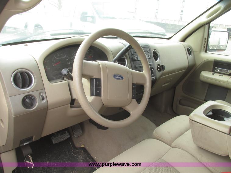 image for item H4713 2005 Ford F150 XLT SuperCrew pickup truck