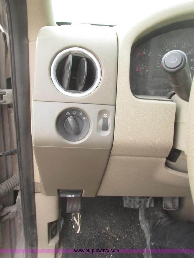 image for item H4713 2005 Ford F150 XLT SuperCrew pickup truck