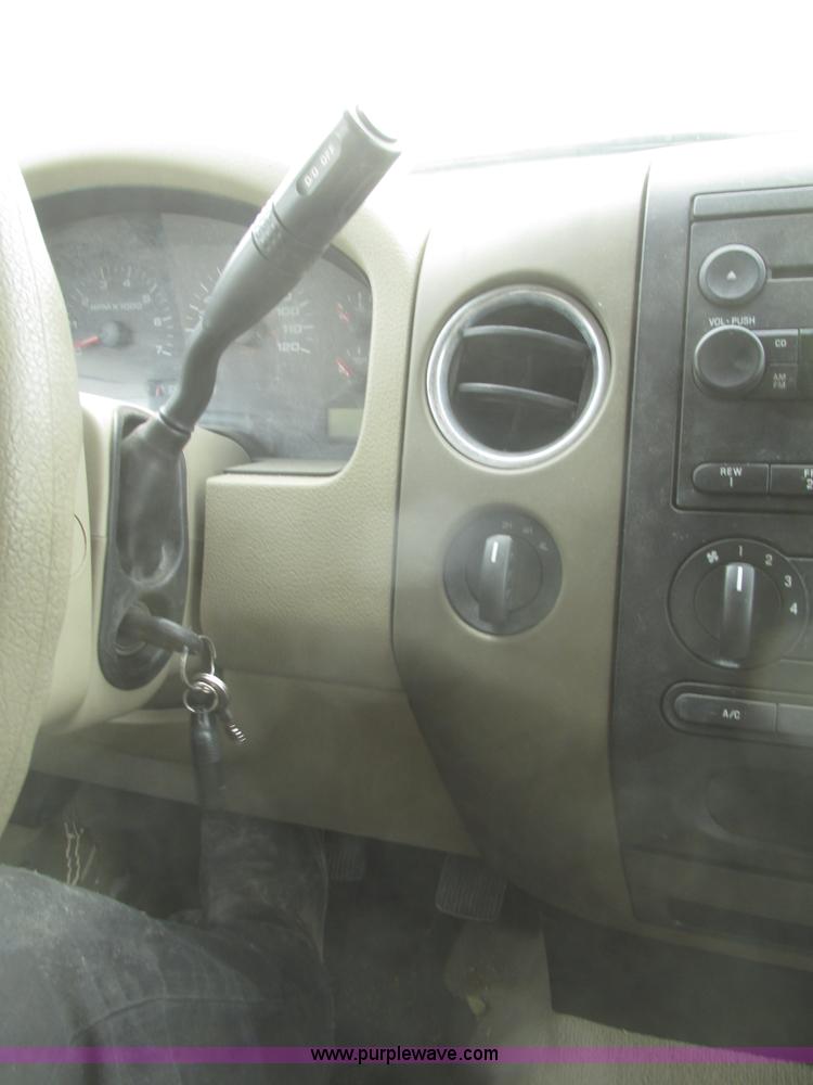 image for item H4713 2005 Ford F150 XLT SuperCrew pickup truck