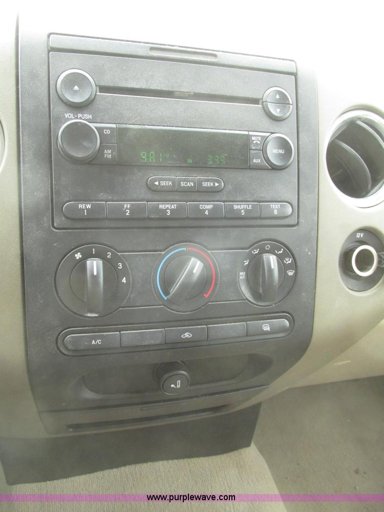 image for item H4713 2005 Ford F150 XLT SuperCrew pickup truck