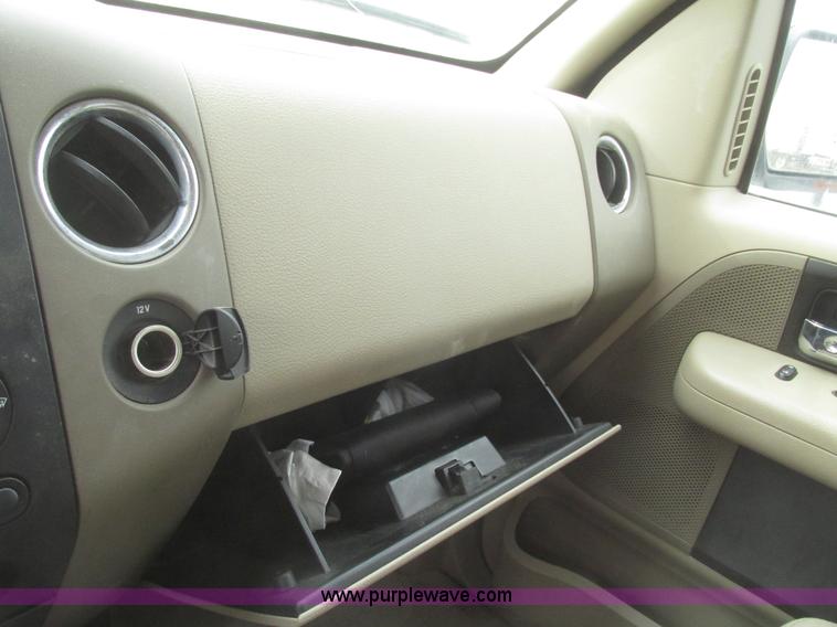 image for item H4713 2005 Ford F150 XLT SuperCrew pickup truck