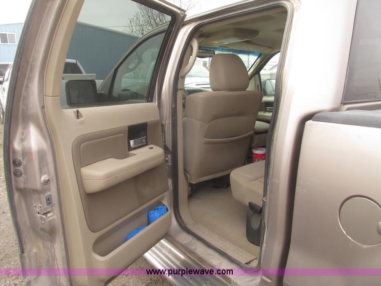 image for item H4713 2005 Ford F150 XLT SuperCrew pickup truck