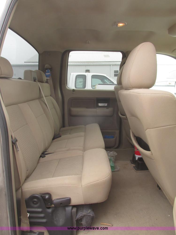 image for item H4713 2005 Ford F150 XLT SuperCrew pickup truck