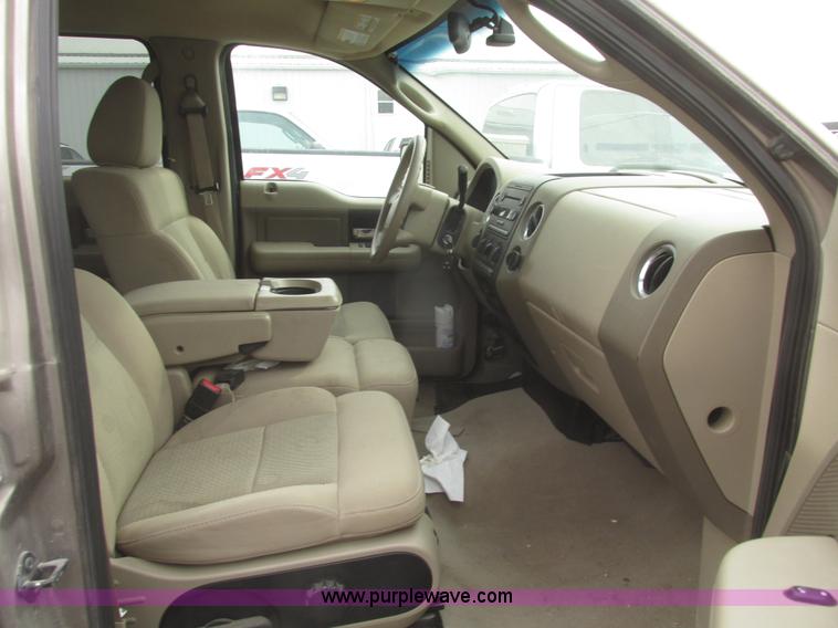 image for item H4713 2005 Ford F150 XLT SuperCrew pickup truck