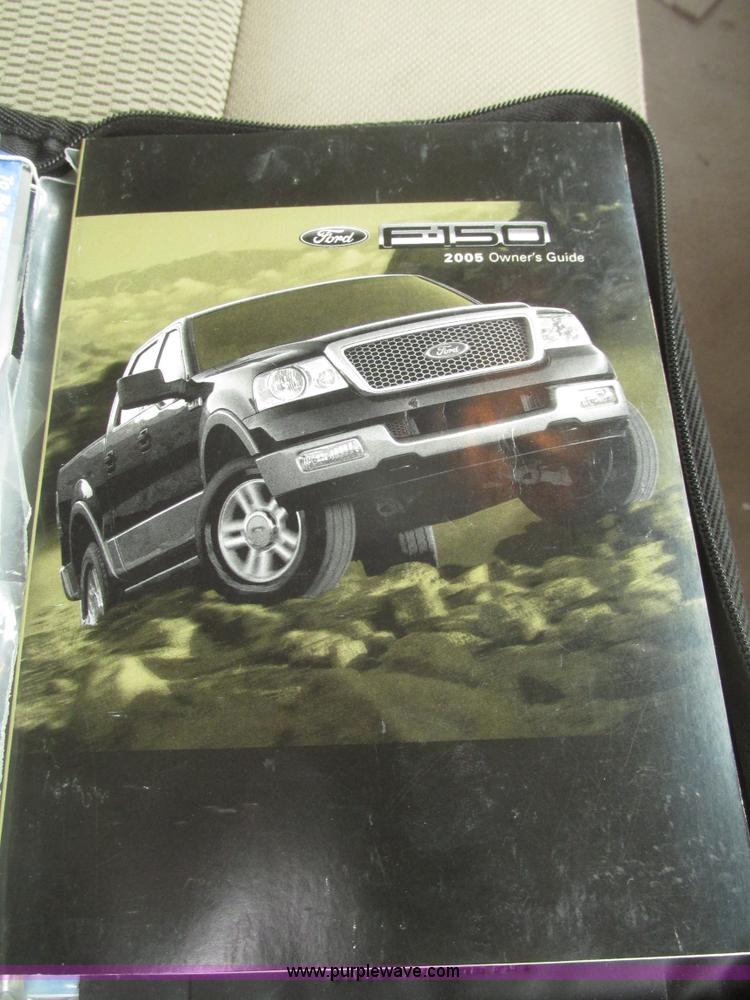 image for item H4713 2005 Ford F150 XLT SuperCrew pickup truck