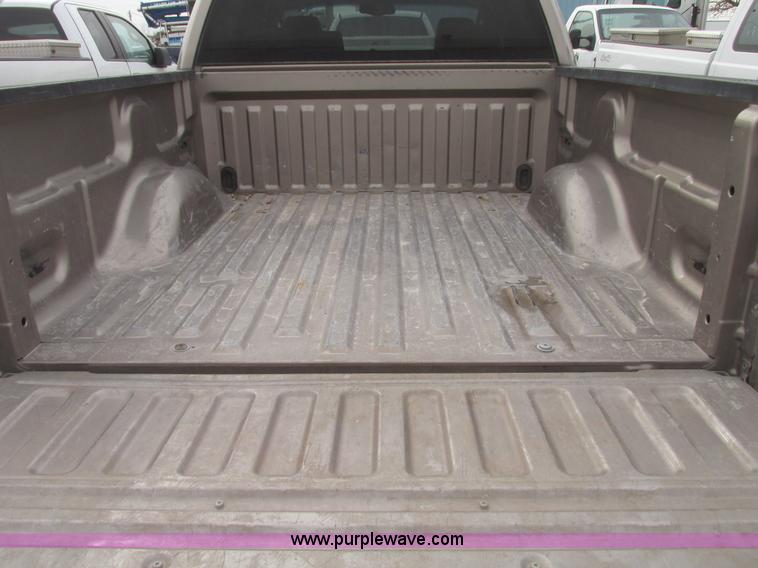 image for item H4713 2005 Ford F150 XLT SuperCrew pickup truck