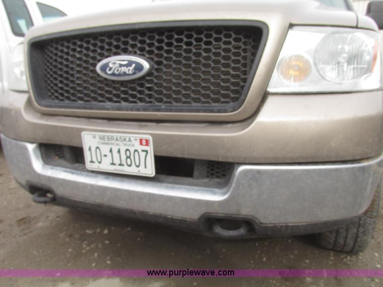 image for item H4713 2005 Ford F150 XLT SuperCrew pickup truck