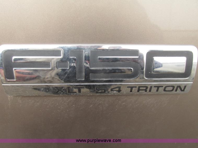 image for item H4713 2005 Ford F150 XLT SuperCrew pickup truck