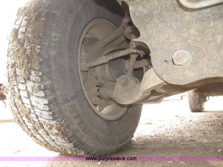 image for item H4713 2005 Ford F150 XLT SuperCrew pickup truck