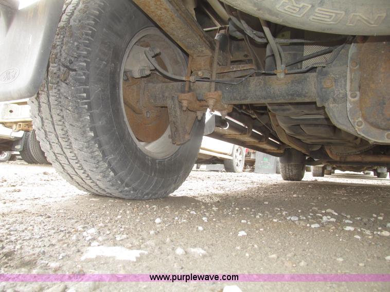 image for item H4713 2005 Ford F150 XLT SuperCrew pickup truck