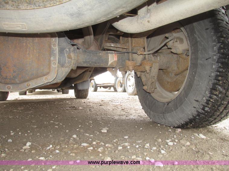 image for item H4713 2005 Ford F150 XLT SuperCrew pickup truck