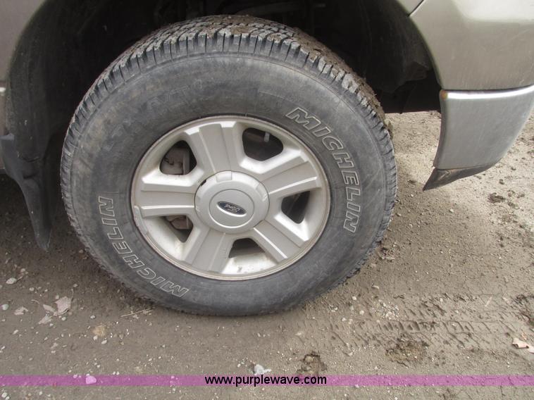 image for item H4713 2005 Ford F150 XLT SuperCrew pickup truck