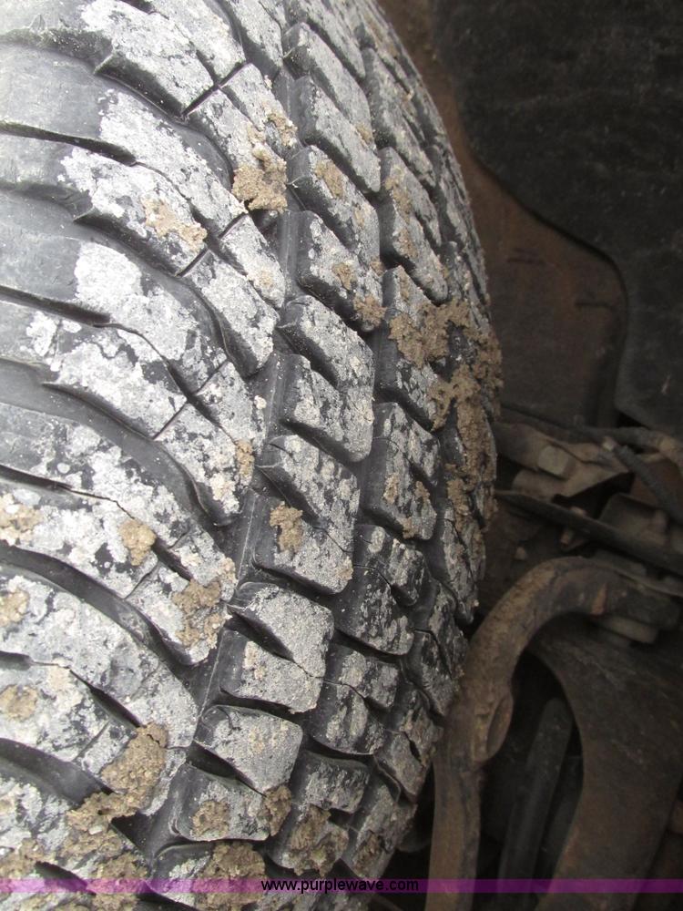 image for item H4713 2005 Ford F150 XLT SuperCrew pickup truck