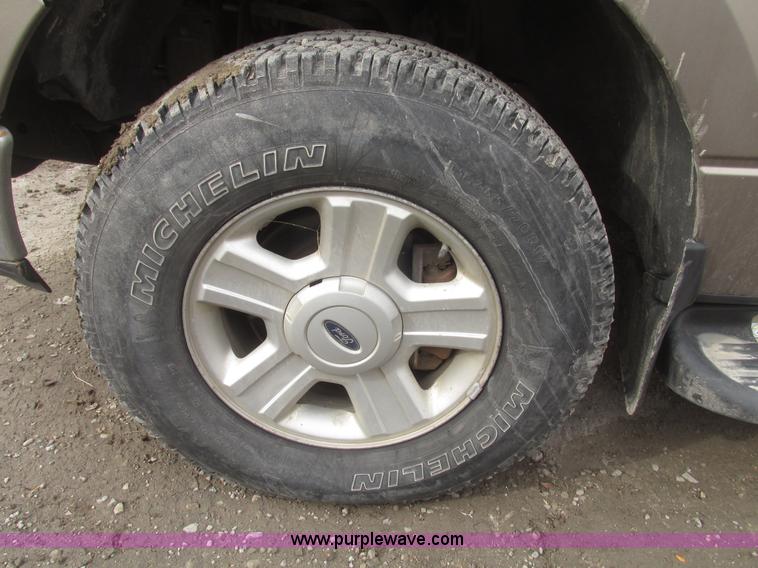 image for item H4713 2005 Ford F150 XLT SuperCrew pickup truck