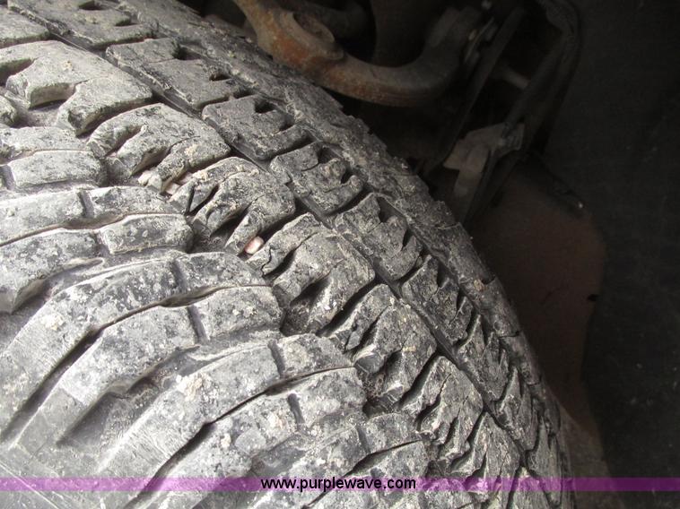 image for item H4713 2005 Ford F150 XLT SuperCrew pickup truck