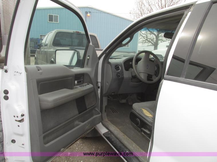 image for item H4714 2004 Ford F150 XLT SuperCab pickup truck