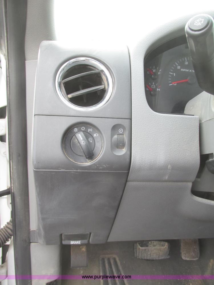 image for item H4714 2004 Ford F150 XLT SuperCab pickup truck