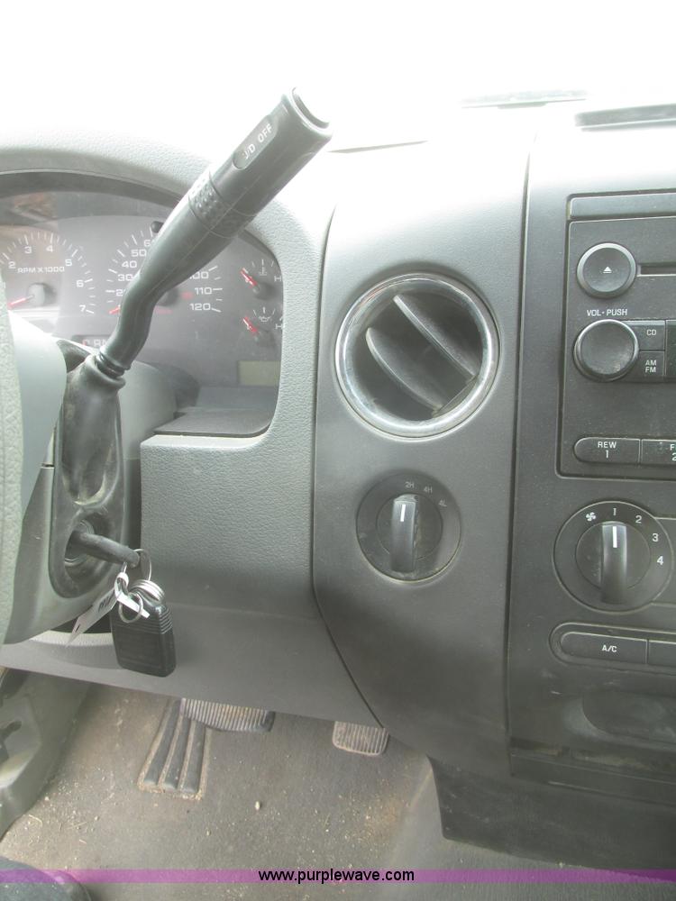 image for item H4714 2004 Ford F150 XLT SuperCab pickup truck