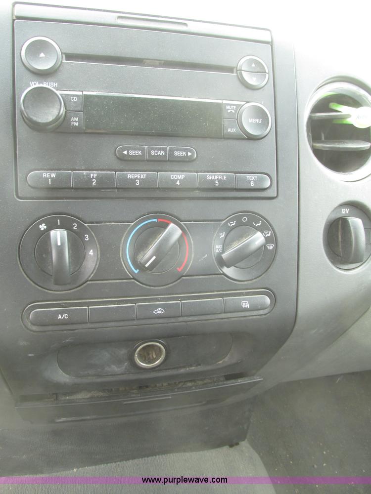 image for item H4714 2004 Ford F150 XLT SuperCab pickup truck