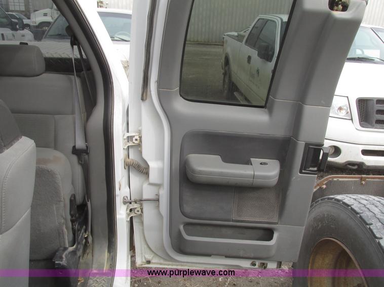 image for item H4714 2004 Ford F150 XLT SuperCab pickup truck