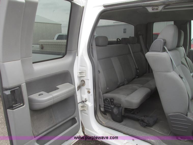 image for item H4714 2004 Ford F150 XLT SuperCab pickup truck