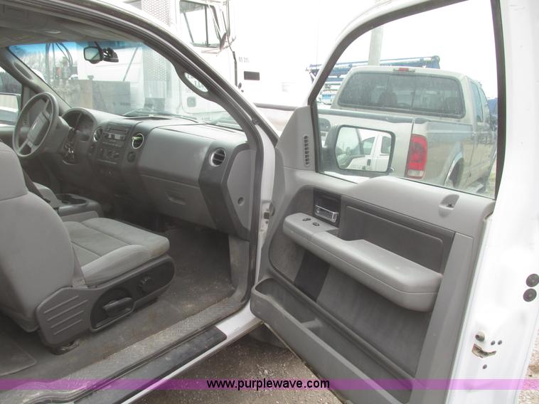 image for item H4714 2004 Ford F150 XLT SuperCab pickup truck