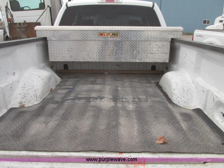 image for item H4714 2004 Ford F150 XLT SuperCab pickup truck