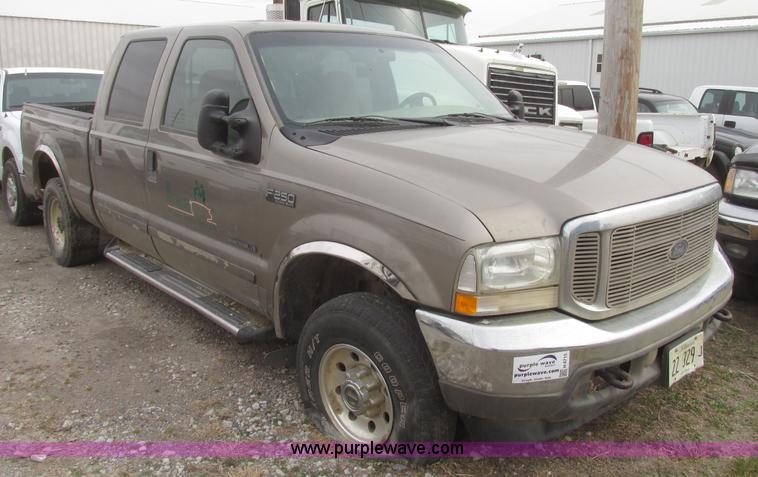 image for item H4715 2002 Ford F250 Super Duty XLT Crew Cab pickup truck