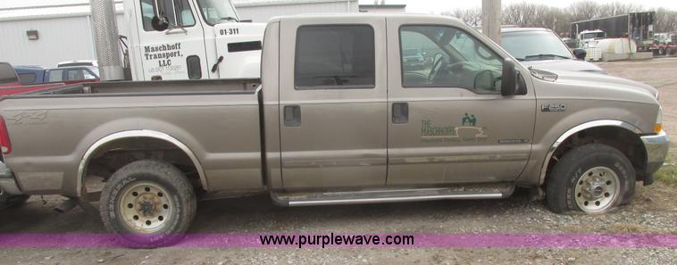 image for item H4715 2002 Ford F250 Super Duty XLT Crew Cab pickup truck