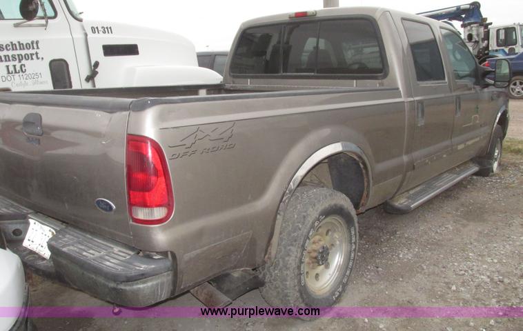image for item H4715 2002 Ford F250 Super Duty XLT Crew Cab pickup truck