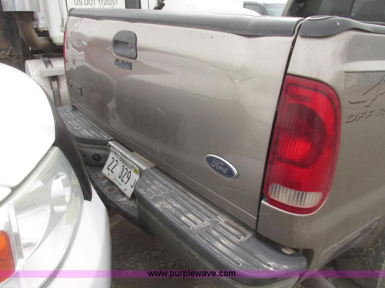 image for item H4715 2002 Ford F250 Super Duty XLT Crew Cab pickup truck