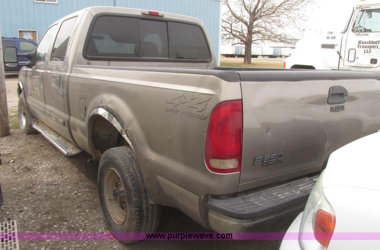 image for item H4715 2002 Ford F250 Super Duty XLT Crew Cab pickup truck