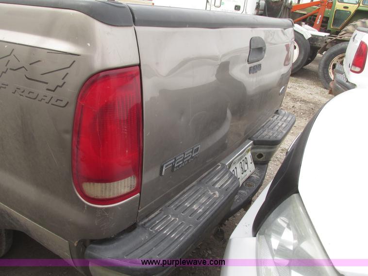 image for item H4715 2002 Ford F250 Super Duty XLT Crew Cab pickup truck