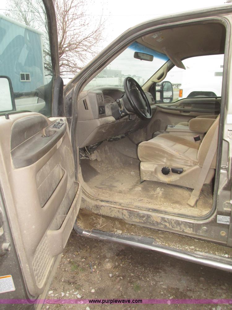 image for item H4715 2002 Ford F250 Super Duty XLT Crew Cab pickup truck