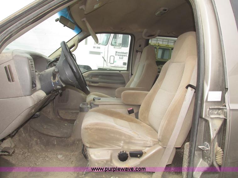 image for item H4715 2002 Ford F250 Super Duty XLT Crew Cab pickup truck