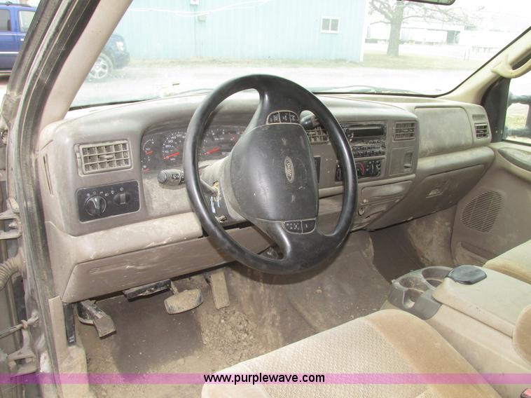 image for item H4715 2002 Ford F250 Super Duty XLT Crew Cab pickup truck