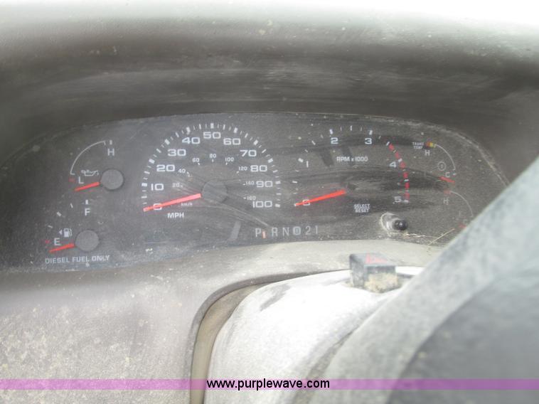 image for item H4715 2002 Ford F250 Super Duty XLT Crew Cab pickup truck