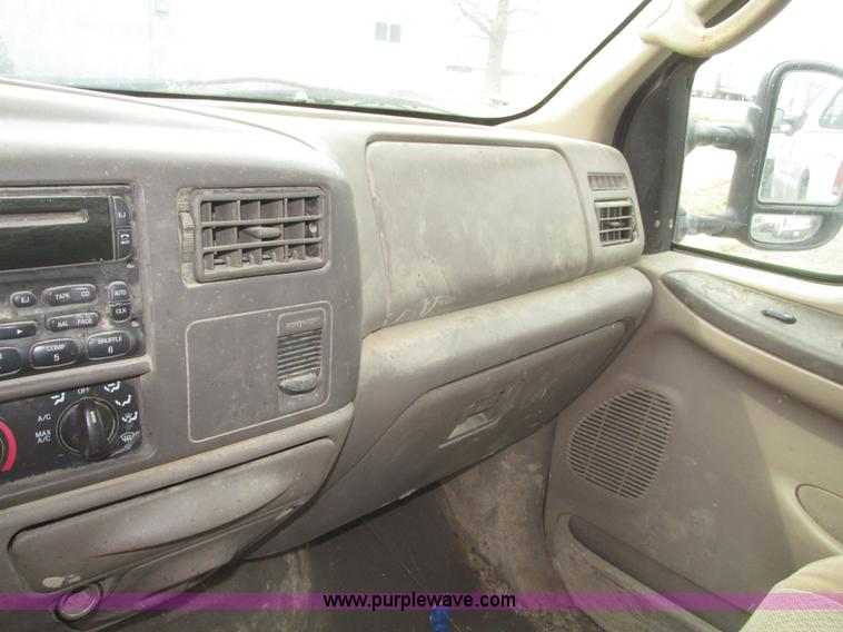 image for item H4715 2002 Ford F250 Super Duty XLT Crew Cab pickup truck