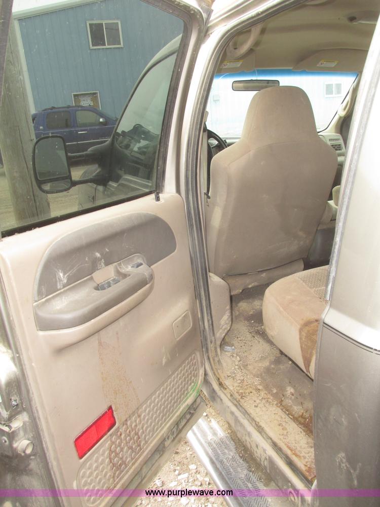 image for item H4715 2002 Ford F250 Super Duty XLT Crew Cab pickup truck